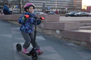 POL-REK: 250904-1: E-Scooter sind keine Spielzeuge, sondern Fahrzeuge - 8-jähriger bei Kollision verletzt