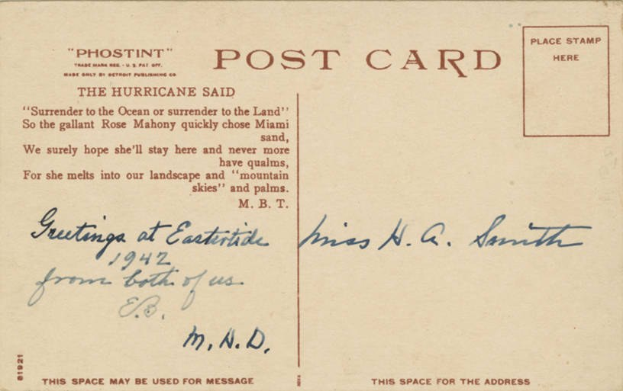 Schwarz-weiß-Postkarte mit einem Porträt eines Mannes und handgeschriebener Schrift auf der Rückseite.