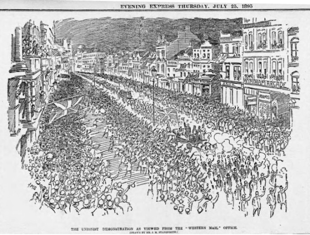 Schwarze und weiße Zeichnung einer Menschenmenge, die eine von Gebäuden gesäumte Straße entlanggeht, mit dem Text "Die Unionisten-Demonstration aus der Sicht des Western Mail Office" oben und unten.