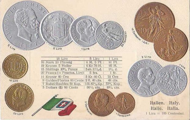 Eine Sammlung italienischer Münzen von 1877-1910, darunter 20-Lire-Münzen, auf Papier in einer Reihe angeordnet mit Text und Porträts, neben zwei Flaggen, darunter die italienische Flagge.