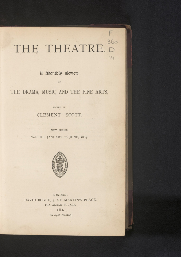 Deckblatt eines aufgeschlagenen Buches mit dem Titel "The Theatre: A Monthly Review of the Drama, Music, and the Fine Arts" mit einer Textseite und einem Logo.