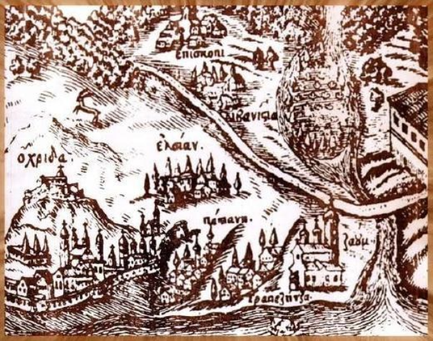 Ein hölzernes Schild mit einer detaillierten, rustikalen Stadtkarte, einschließlich Gebäuden, Straßen und anderen Merkmalen.