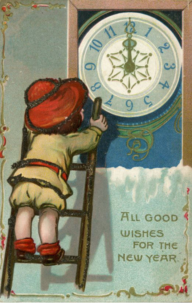 Eine altmodische Weihnachtskarte mit einem fröhlichen Jungen in festlicher Kleidung auf einer Leiter, der auf eine tickende Uhr schaut, mit dem Text "Alles Gute zum neuen Jahr".