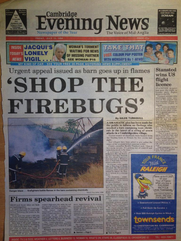 Zeitungsvorderseite mit verschiedenen Anzeigen und Schlagzeilen.