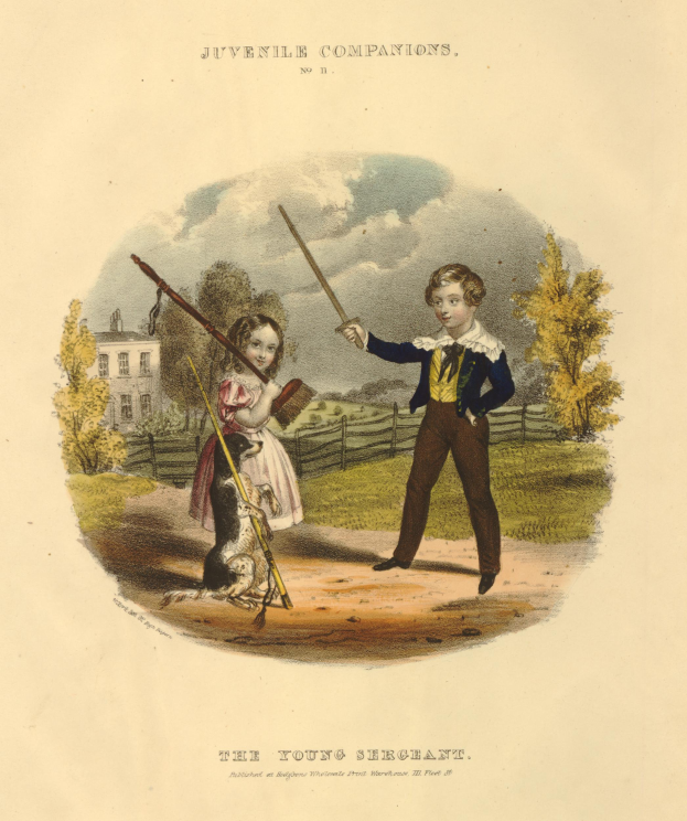 Ein Junge und ein Mädchen stehen auf dem Boden, jeder hält einen Stock in der Hand, der Junge hält auch einen Hund; das Mädchen trägt ein Kleid und im Hintergrund sind Bäume, ein Zaun, ein Gebäude und der Himmel zu sehen, mit Text oben und unten "Der junge Sergeant, jugendliche Begleiter, Nr. 1".