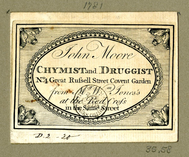Eine alte Visitenkarte mit der Aufschrift "John Moore Chymist and Druggist".