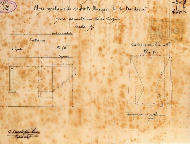 Alter architektonischer Plan für ein Haus auf vergilbten Papier mit Text und einem Stempel auf der linken Seite.