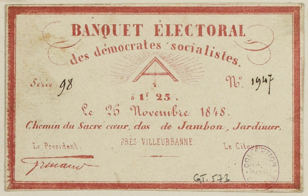 Alter Umschlag mit roter Einfassung, mit einer Briefmarke und dem Text "Banquet Electoral des Democrats Socialists".
